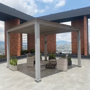 Torre Solari - 6 de Diciembre y Gaspar de Villaroel (Quito)